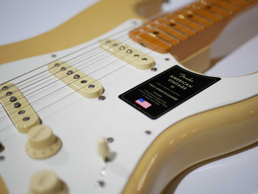 FENDER AMERICAN VINTAGE II 57 STRATOCASTER Maple Vintage Blonde FENDER AMERICAN VINTAGE II 57 STRATOCASTER Maple Vintage Blonde