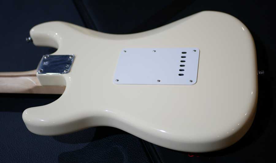 FENDER JIMMIE VAUGHAN STRATOCASTER Maple Olympic White FENDER JIMMIE VAUGHAN STRATOCASTER Maple Olympic White