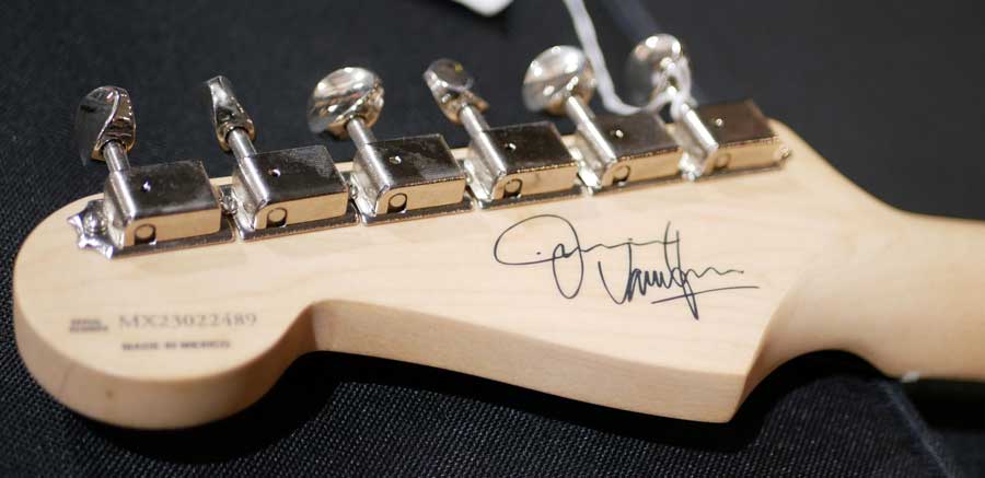 FENDER JIMMIE VAUGHAN STRATOCASTER Maple Olympic White FENDER JIMMIE VAUGHAN STRATOCASTER Maple Olympic White