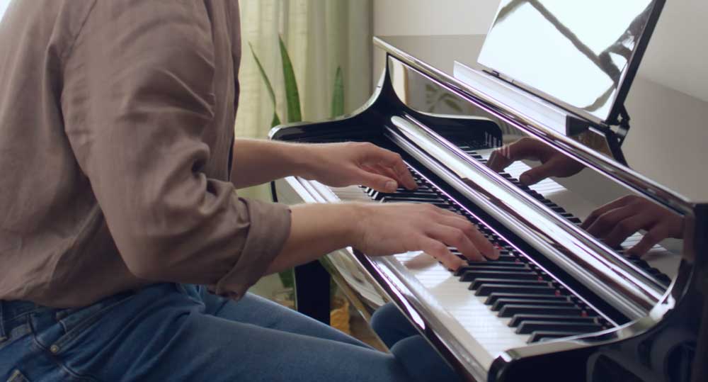 YAMAHA CLP-835 B YAMAHA CLP-835 B