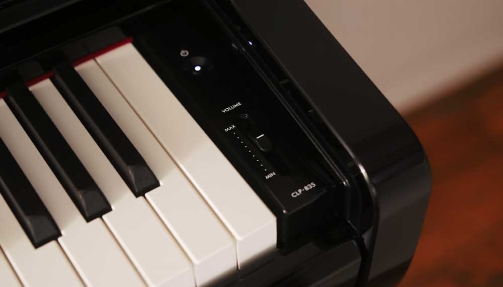 YAMAHA CLP-835 B YAMAHA CLP-835 B