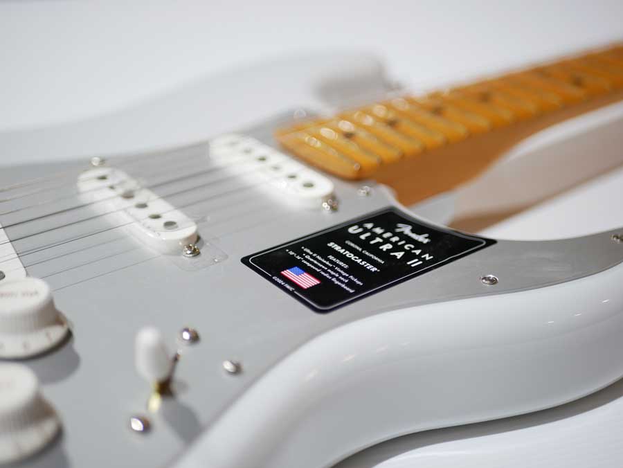 FENDER AMERICAN ULTRA II STRATOCASTER Maple Avalanche FENDER AMERICAN ULTRA II STRATOCASTER Maple Avalanche