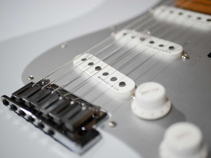 FENDER AMERICAN ULTRA II STRATOCASTER Maple Avalanche FENDER AMERICAN ULTRA II STRATOCASTER Maple Avalanche
