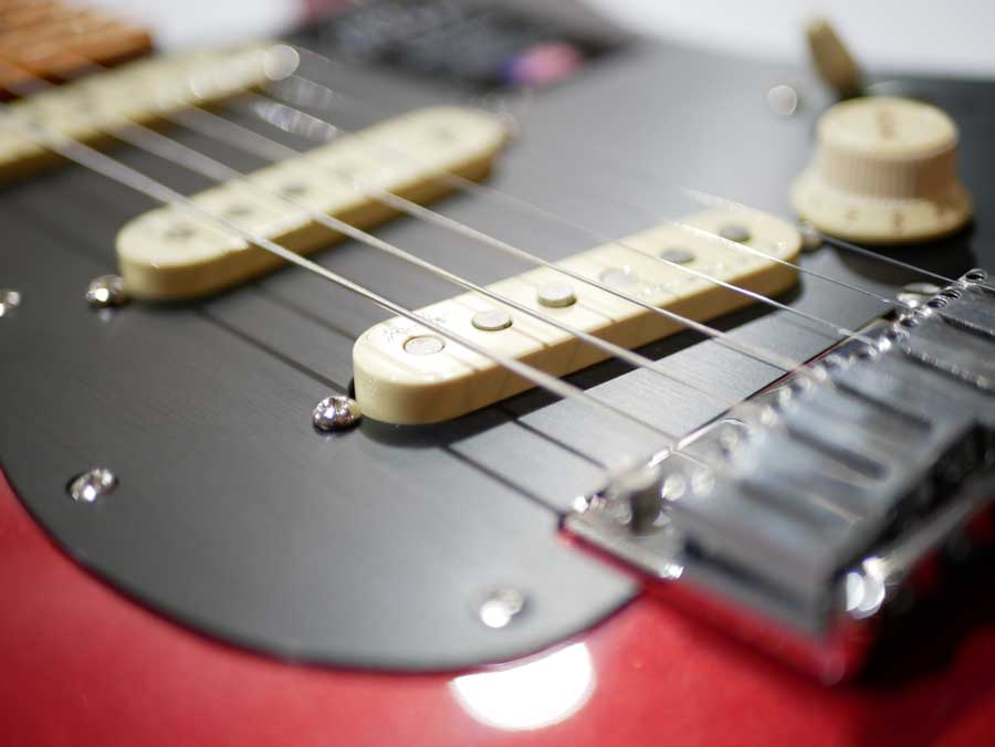 FENDER AMERICAN ULTRA II STRATOCASTER Maple Sinister Red FENDER AMERICAN ULTRA II STRATOCASTER Maple Sinister Red