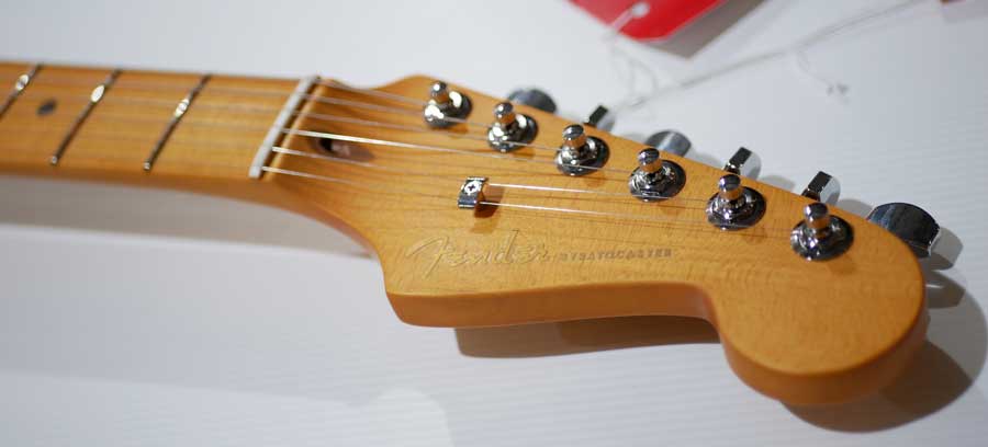 FENDER AMERICAN ULTRA II STRATOCASTER Maple Sinister Red FENDER AMERICAN ULTRA II STRATOCASTER Maple Sinister Red