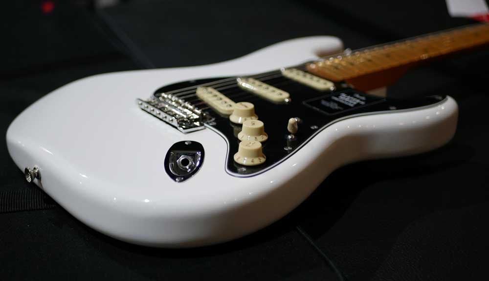 FENDER PLAYER II STRATOCASTER Maple Polar White FENDER PLAYER II STRATOCASTER Maple Polar White
