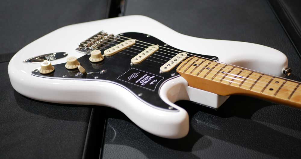 FENDER PLAYER II STRATOCASTER Maple Polar White FENDER PLAYER II STRATOCASTER Maple Polar White