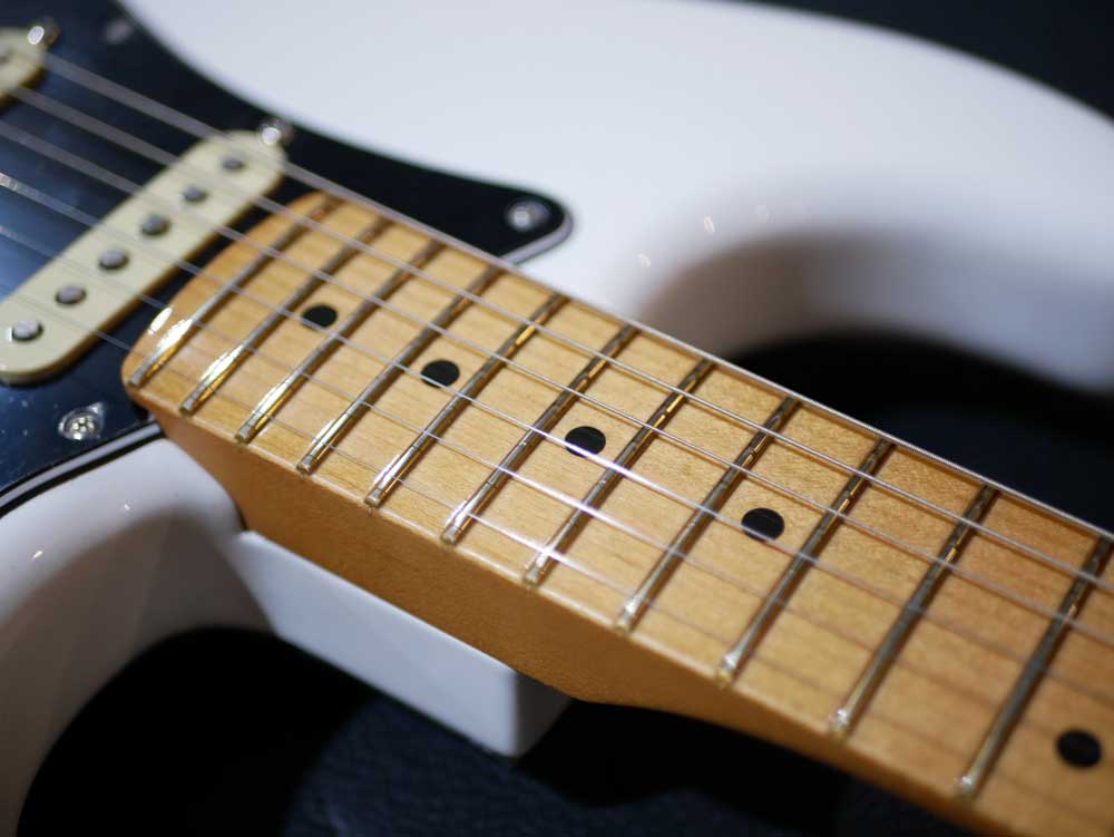 FENDER PLAYER II STRATOCASTER Maple Polar White FENDER PLAYER II STRATOCASTER Maple Polar White