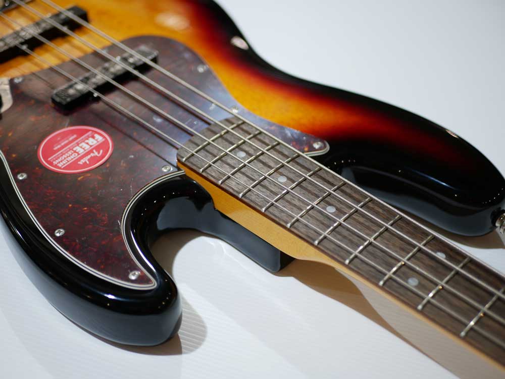 SQUIER CLASSIC VIBE 60's JAZZ BASS LRL 3 Tons Sunburst SQUIER CLASSIC VIBE 60's JAZZ BASS LRL 3 Tons Sunburst