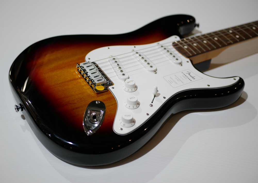 FENDER STANDARD STRATOCASTER LRL 3 Tons Sunburst FENDER STANDARD STRATOCASTER LRL 3 Tons Sunburst