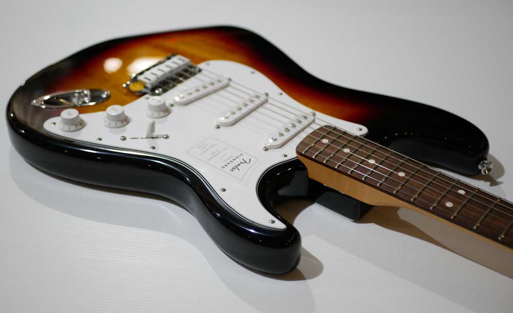 FENDER STANDARD STRATOCASTER LRL 3 Tons Sunburst FENDER STANDARD STRATOCASTER LRL 3 Tons Sunburst