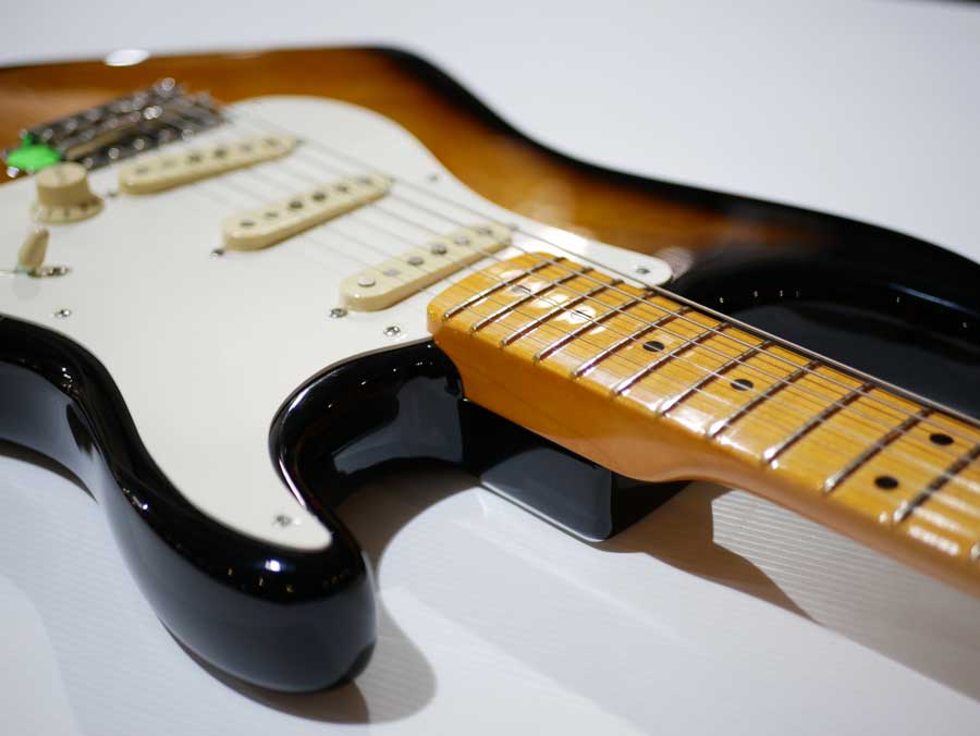 FENDER STRATOCASTER SIGNATURE ERIC JOHNSON Maple 2 Tons Sunburst FENDER STRATOCASTER SIGNATURE ERIC JOHNSON Maple 2 Tons Sunburst