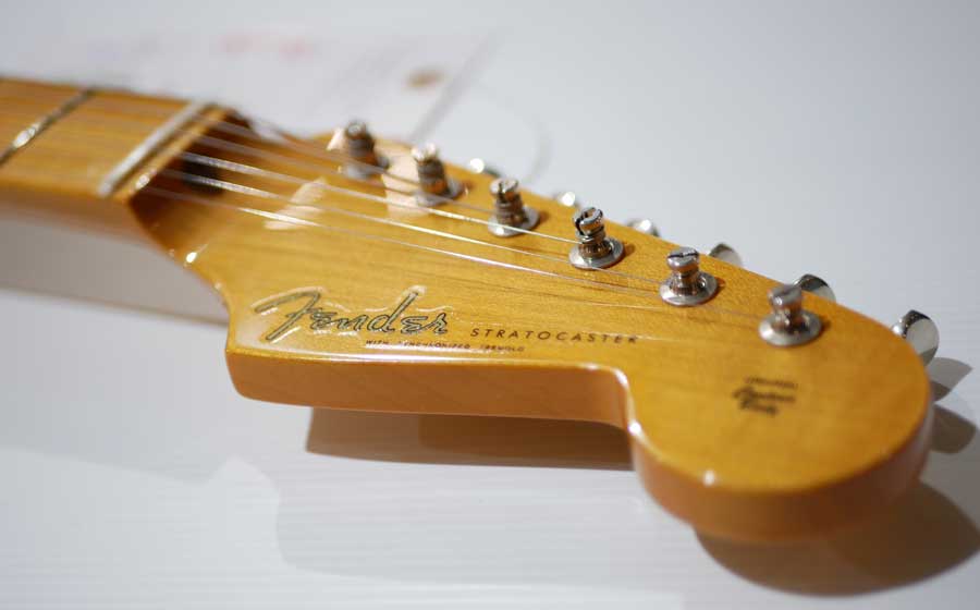 FENDER STRATOCASTER SIGNATURE ERIC JOHNSON Maple 2 Tons Sunburst FENDER STRATOCASTER SIGNATURE ERIC JOHNSON Maple 2 Tons Sunburst