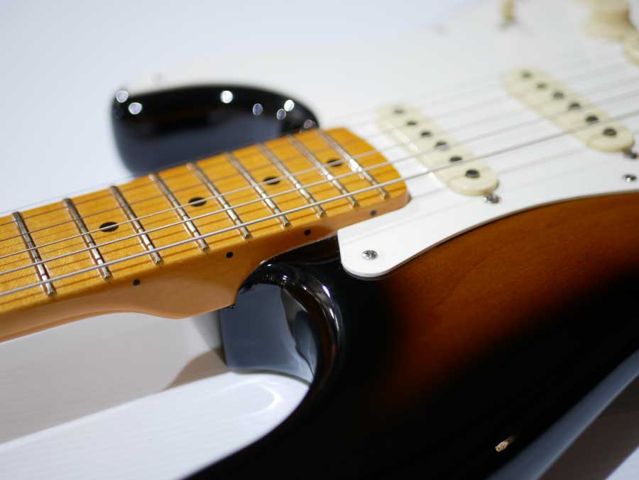 FENDER STRATOCASTER SIGNATURE ERIC JOHNSON Maple 2 Tons Sunburst FENDER STRATOCASTER SIGNATURE ERIC JOHNSON Maple 2 Tons Sunburst