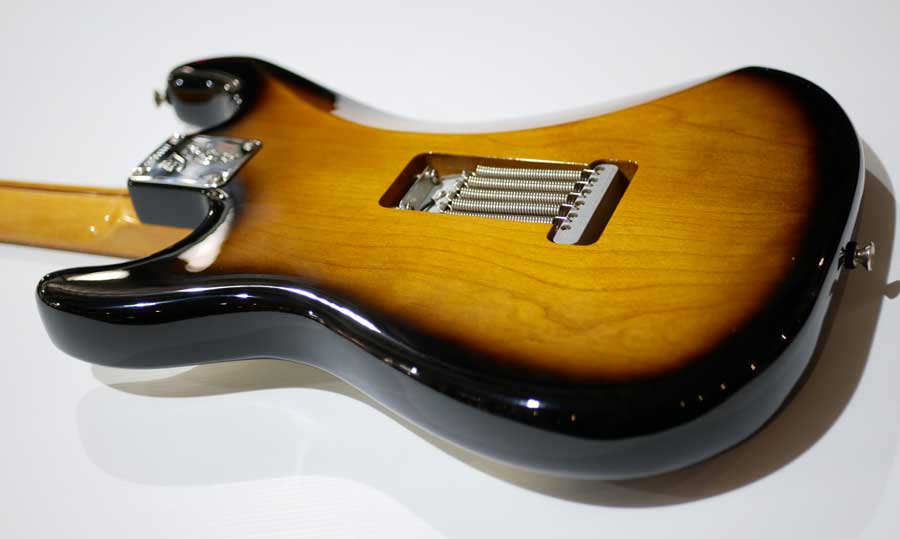 FENDER STRATOCASTER SIGNATURE ERIC JOHNSON Maple 2 Tons Sunburst FENDER STRATOCASTER SIGNATURE ERIC JOHNSON Maple 2 Tons Sunburst