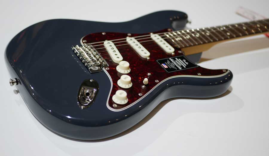 FENDER AMERICAN PROFESSIONAL CLASSIC STRATOCASTER Rosewood Faded Black FENDER AMERICAN PROFESSIONAL CLASSIC STRATOCASTER Rosewood Faded Black