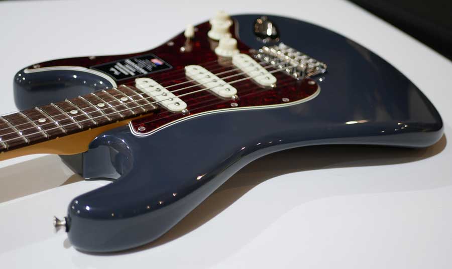 FENDER AMERICAN PROFESSIONAL CLASSIC STRATOCASTER Rosewood Faded Black FENDER AMERICAN PROFESSIONAL CLASSIC STRATOCASTER Rosewood Faded Black