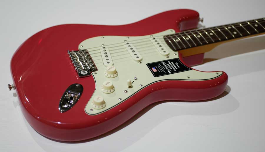 FENDER AMERICAN PROFESSIONAL CLASSIC STRATOCASTER Rosewood Faded Dakota Red FENDER AMERICAN PROFESSIONAL CLASSIC STRATOCASTER Rosewood Faded Dakota Red