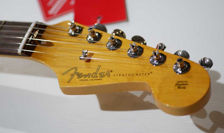 FENDER AMERICAN PROFESSIONAL CLASSIC STRATOCASTER Rosewood Faded Dakota Red FENDER AMERICAN PROFESSIONAL CLASSIC STRATOCASTER Rosewood Faded Dakota Red