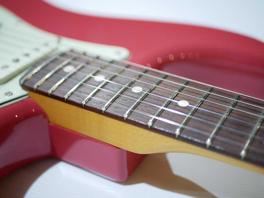 FENDER AMERICAN PROFESSIONAL CLASSIC STRATOCASTER Rosewood Faded Dakota Red FENDER AMERICAN PROFESSIONAL CLASSIC STRATOCASTER Rosewood Faded Dakota Red