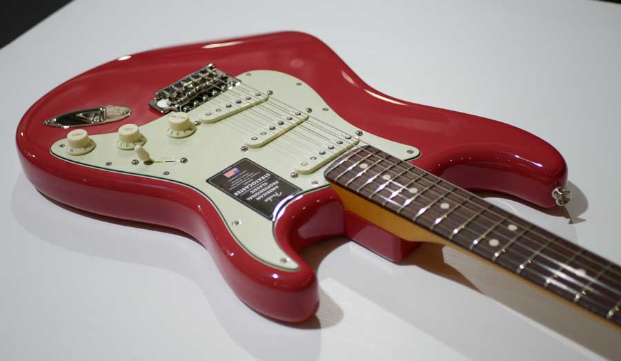 FENDER AMERICAN PROFESSIONAL CLASSIC STRATOCASTER Rosewood Faded Dakota Red FENDER AMERICAN PROFESSIONAL CLASSIC STRATOCASTER Rosewood Faded Dakota Red