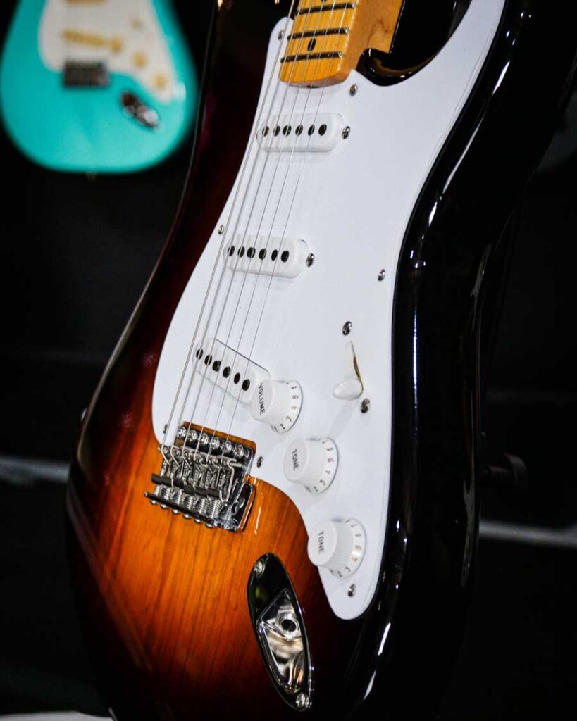 FENDER CUSTOM SHOP 70TH ANNIVERSARY 54 STRATOCASTER Wide Fade 2 Tone Sunburst Time Capsule