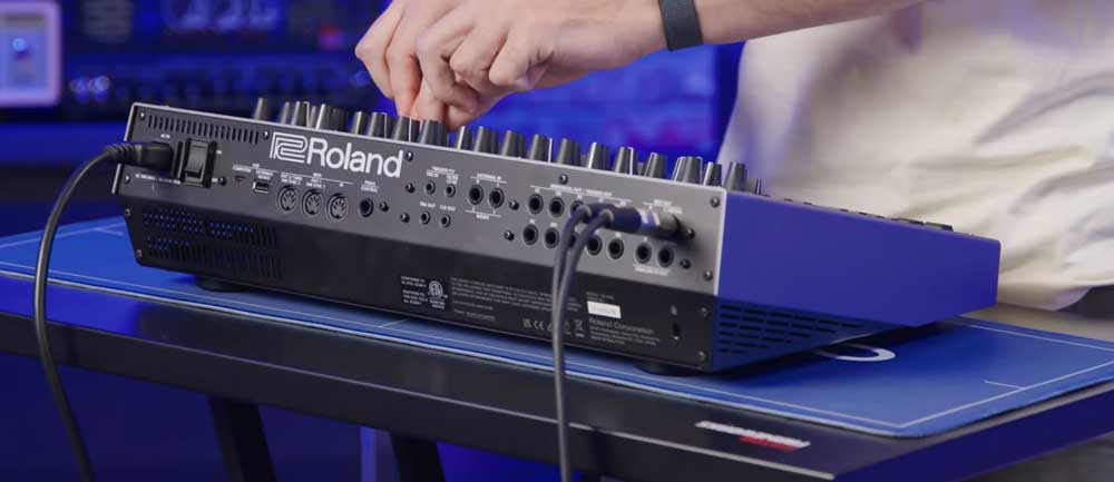 ROLAND TR-1000