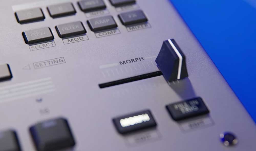 ROLAND TR-1000
