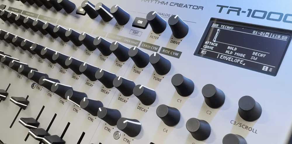 ROLAND TR-1000